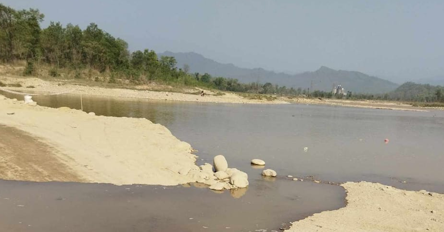 दुम्कीबासमा डाइभर्सन बगायो, पूर्वपश्चिम राजमार्ग अवरुद्ध