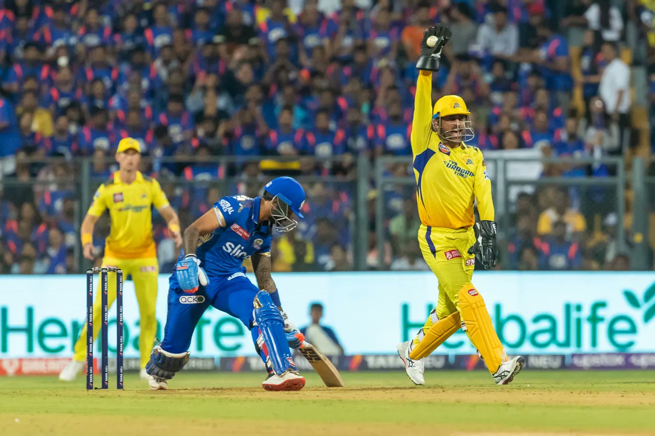 स्पिनर चम्कँदा आइपिएलमा मुम्बई इन्डियन्सलाई सजिलै हरायो चेन्नेईले