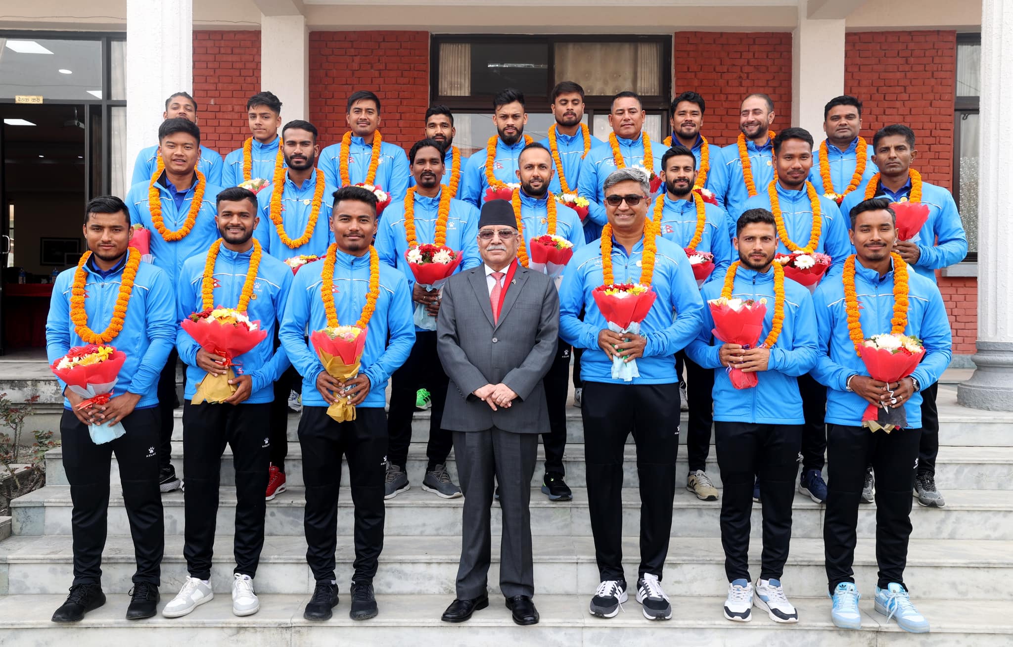 सोझै विश्वकप छनोटमा पुगेको नेपाली टिमलाई प्रधानमन्त्रीको बधाई, जनही ३ लाख दिने घोषणा