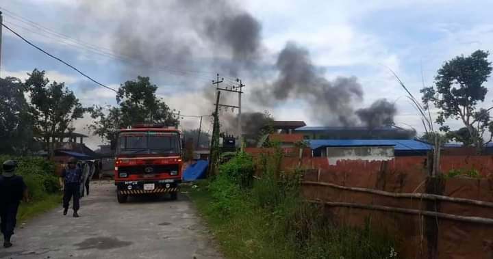 झापा कारागारमा झडपसँगै आगलागी, व्यापक सुरक्षाकर्मी परिचालन