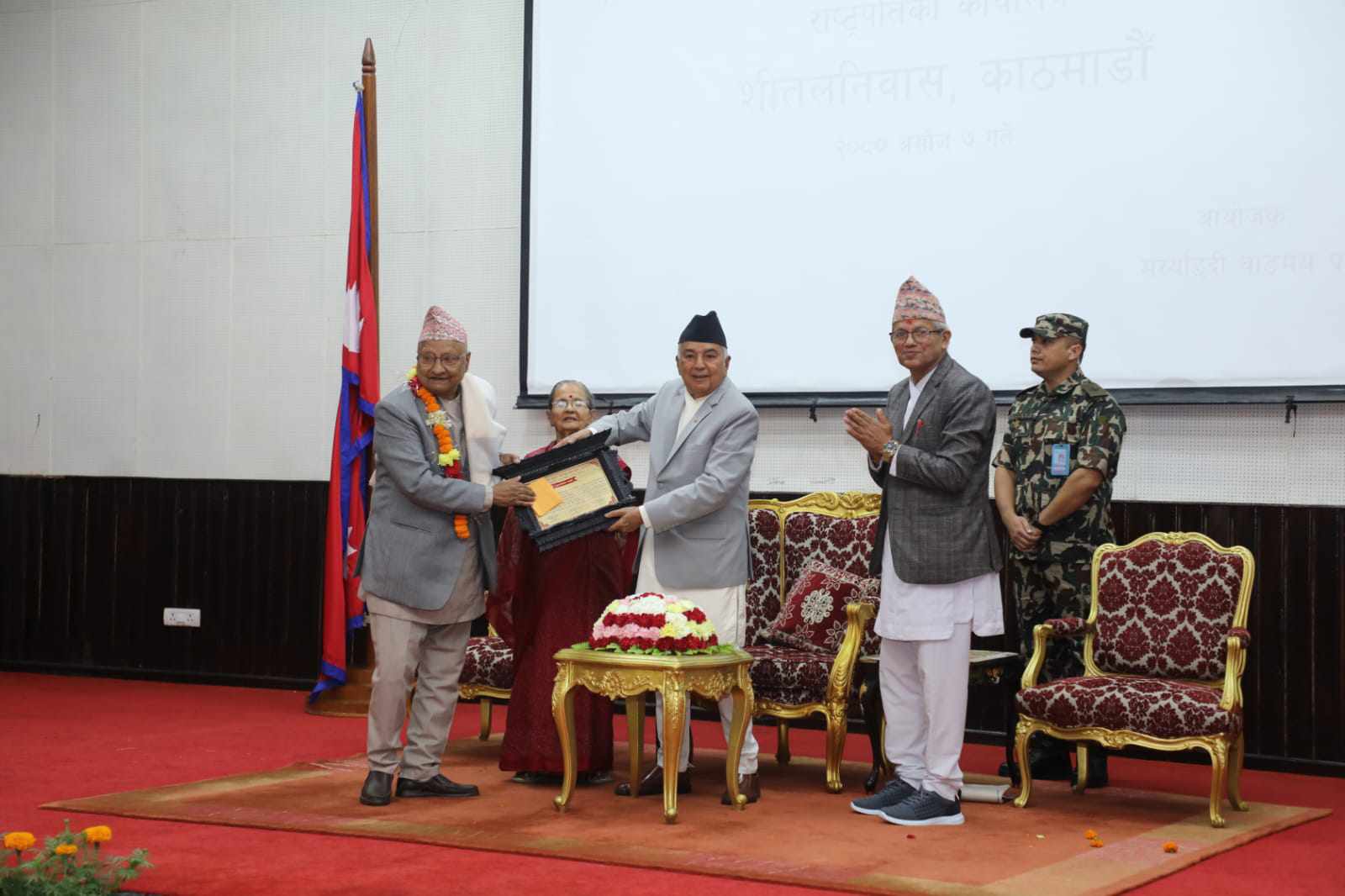 ‘राष्ट्रकवि माधव घिमिरे पुरस्कार-२०८०’ वरिष्ठ समालोचक डाक्टर त्रिपाठीलाई