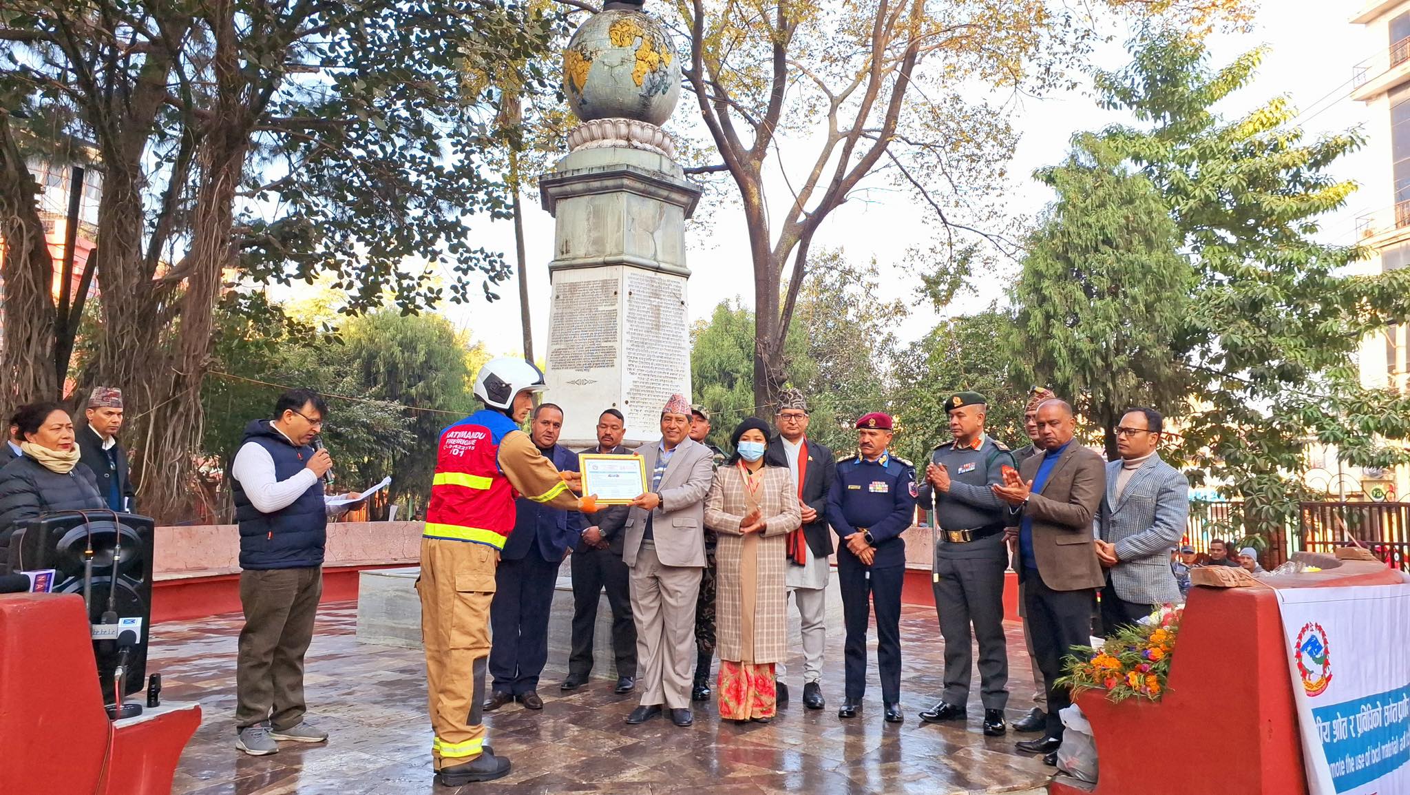 काठमाडौं महानगरको कार्यक्रममा गएर उपप्रधानमन्त्री श्रेष्ठले भने, ‘भूकम्पीय सुरक्षाका लागि हातेमालो गरौँ’