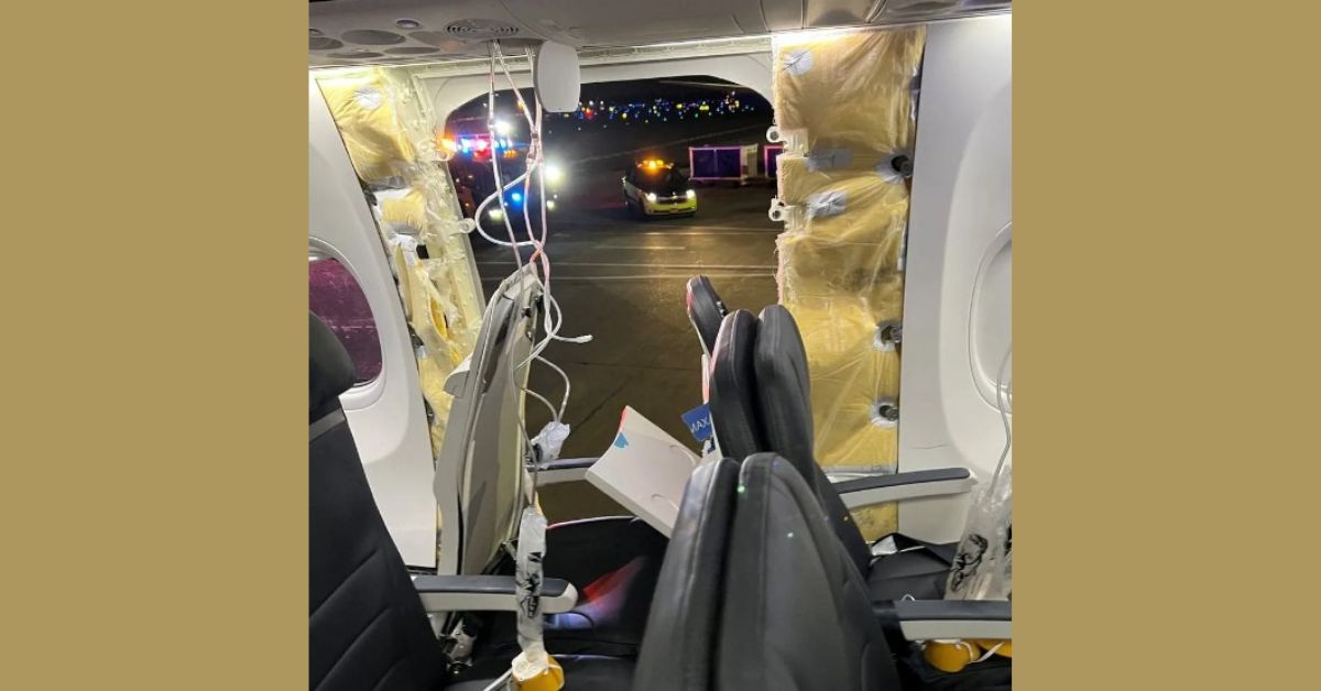 अलास्का एयरलाइन्सको उडिरहेको विमानबाट छुट्टिएको टुक्रा भेटियो