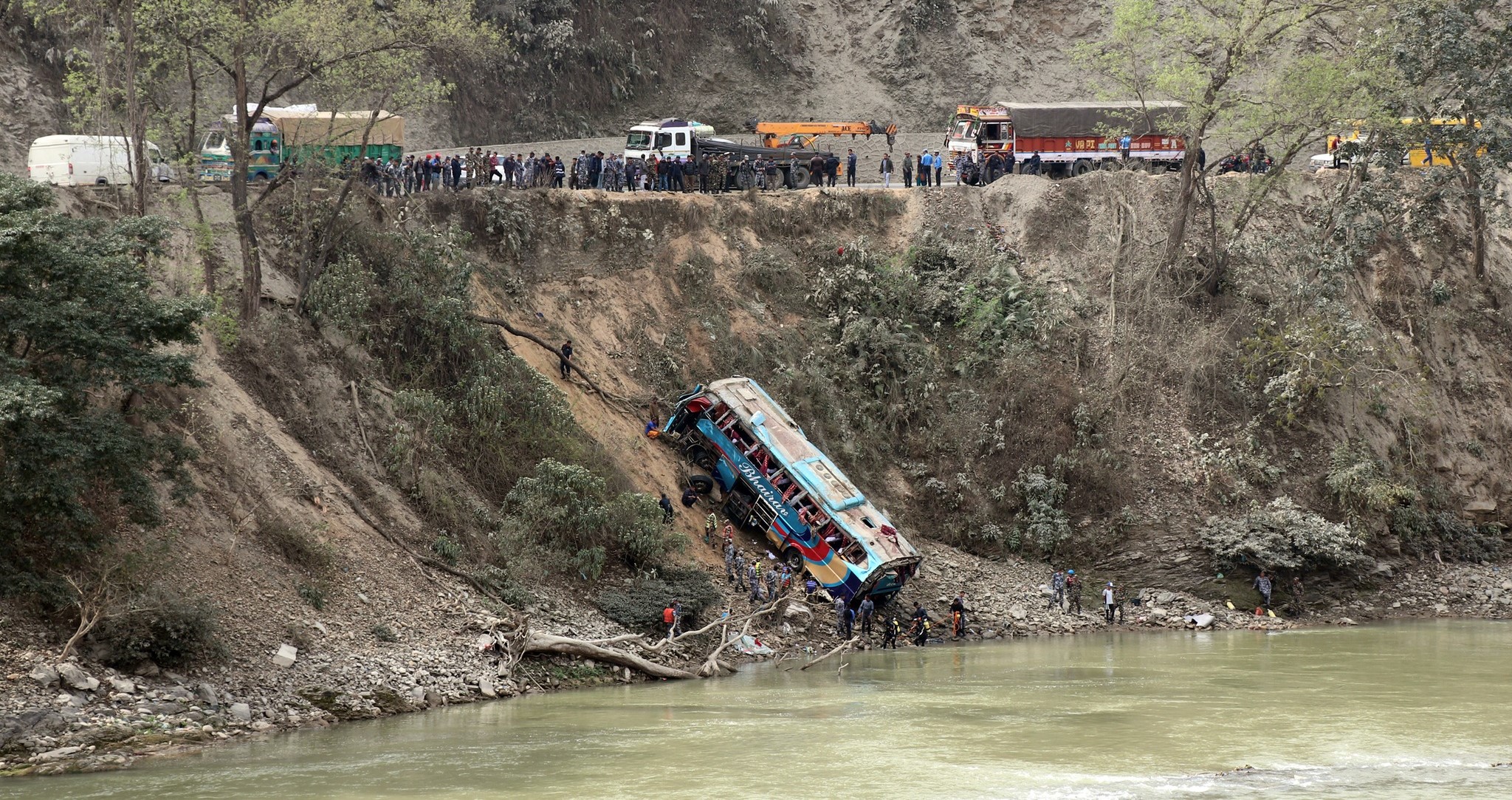 बस दुर्घटनामा बेपत्ता दुई जनाको शव भेटियो