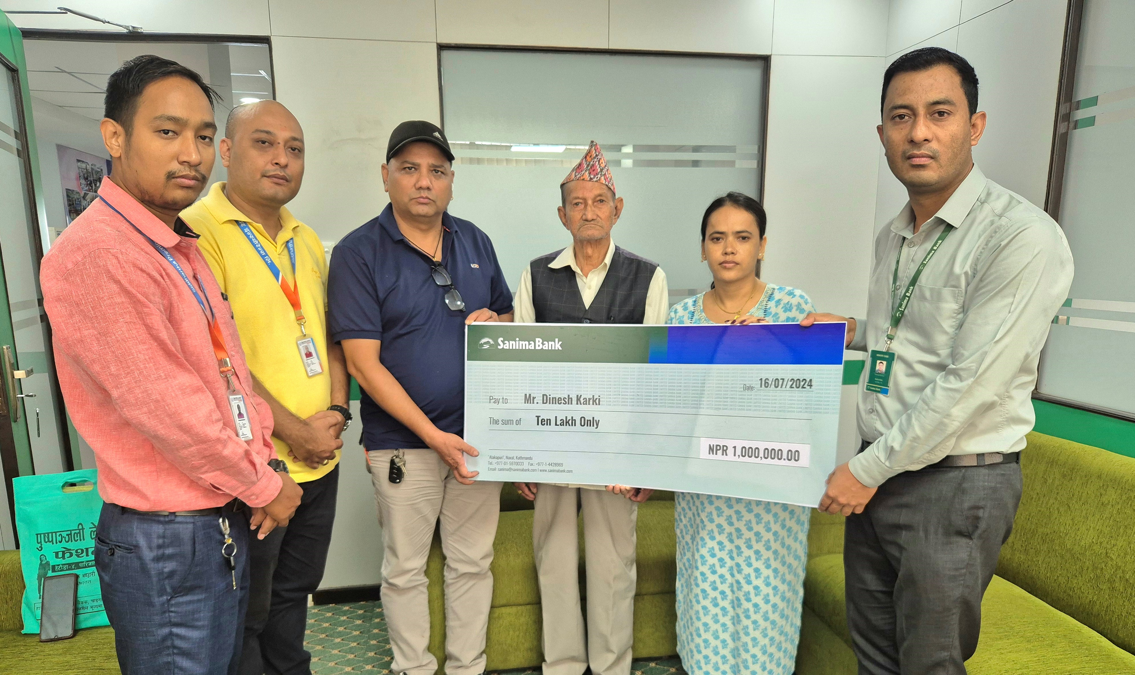 सानिमा बैंकद्वारा सानिमा दिर्घायु बचत खाता अन्तर्गत १० लाखको दुर्घटना बीमा रकम हस्तान्तरण