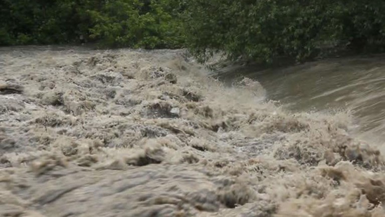 दैलेखमा खोलाले बगाएर १४ वर्षीय बालकको मृत्यु, अन्य दुई जना घाइते