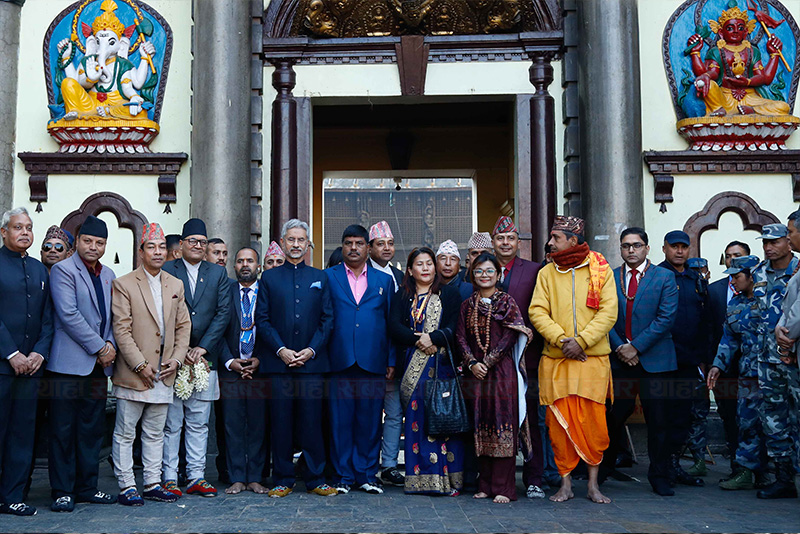 पशुपतिनाथको दर्शन गर्न पुगे जयशंकर, रुद्राक्षको बिरुवा पनि रोपे