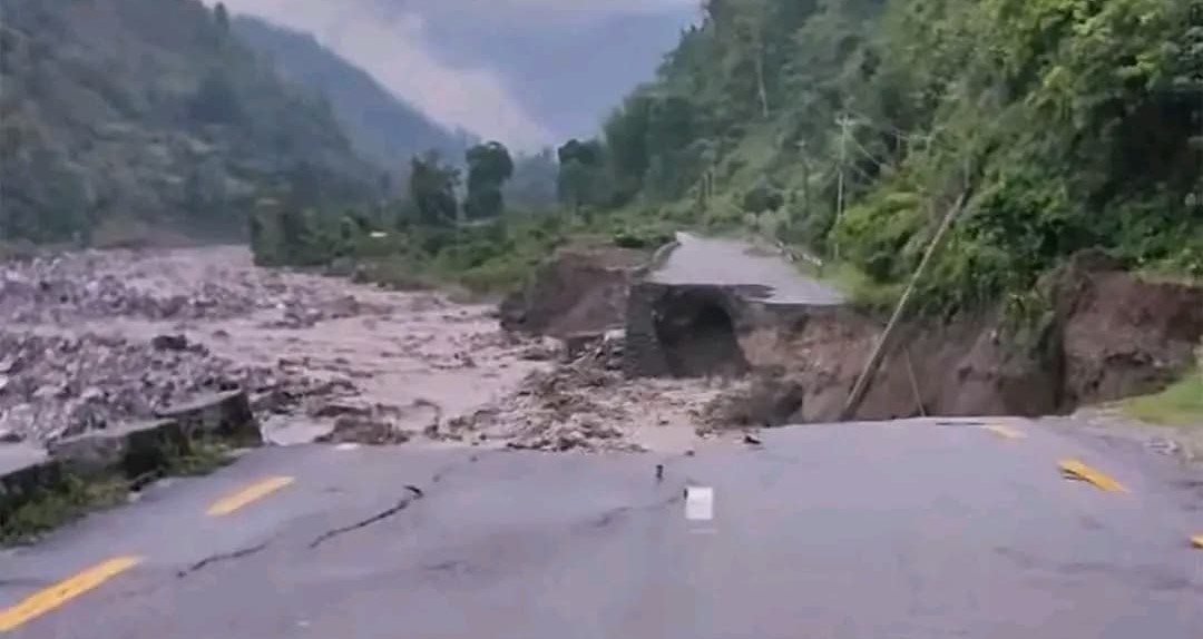 मनसुन भित्रिएसँगै कोशीमा भारी वर्षा: राजमार्ग बगायो, पूर्वी पहाडको यातायात ठप्प