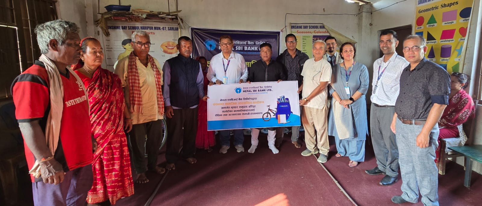 नेपाल एसबिआई बैंकद्वारा सर्लाहीको मुसहर समुदायलाई शैक्षिक तथा अत्यावश्यक सामग्री वितरण