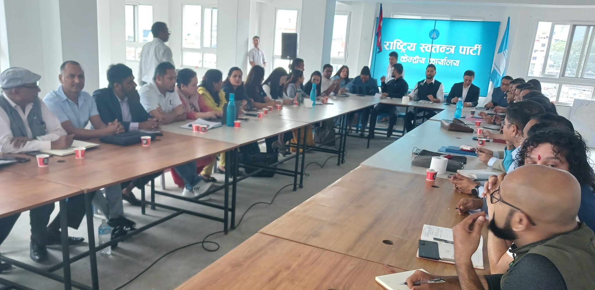 रास्वपा केन्द्रीय समिति बैठकमै महामन्त्रीले मुखमा कालो टेप टाँसे