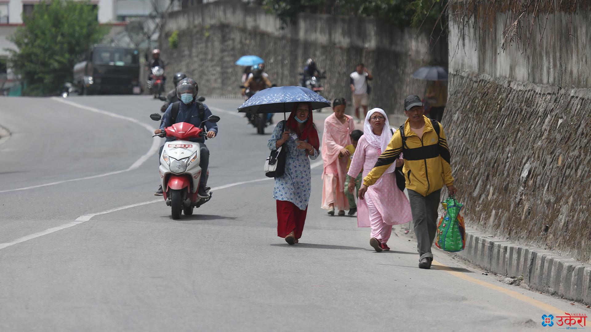 देशभर सार्वजनिक यातायात बन्द : यात्रुलाई सास्ती, यस्तो देखियो उपत्यका (तस्बिरहरू)