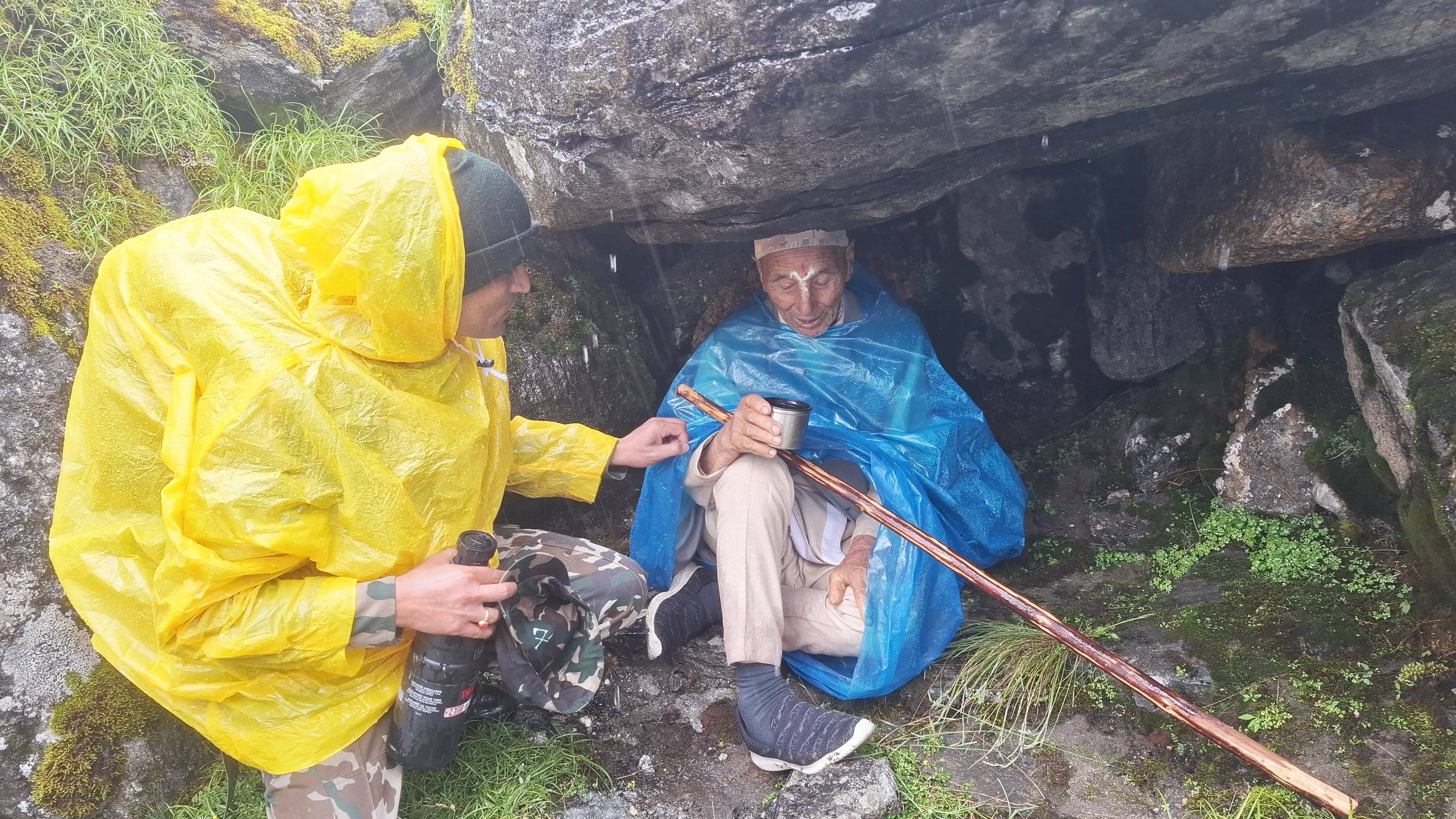 दूधकुण्डको मेला भर्न गएका ८३ वर्षीय जगतबहादुर लेक लागेर ढले, सेनाले गर्‍यो उद्धार