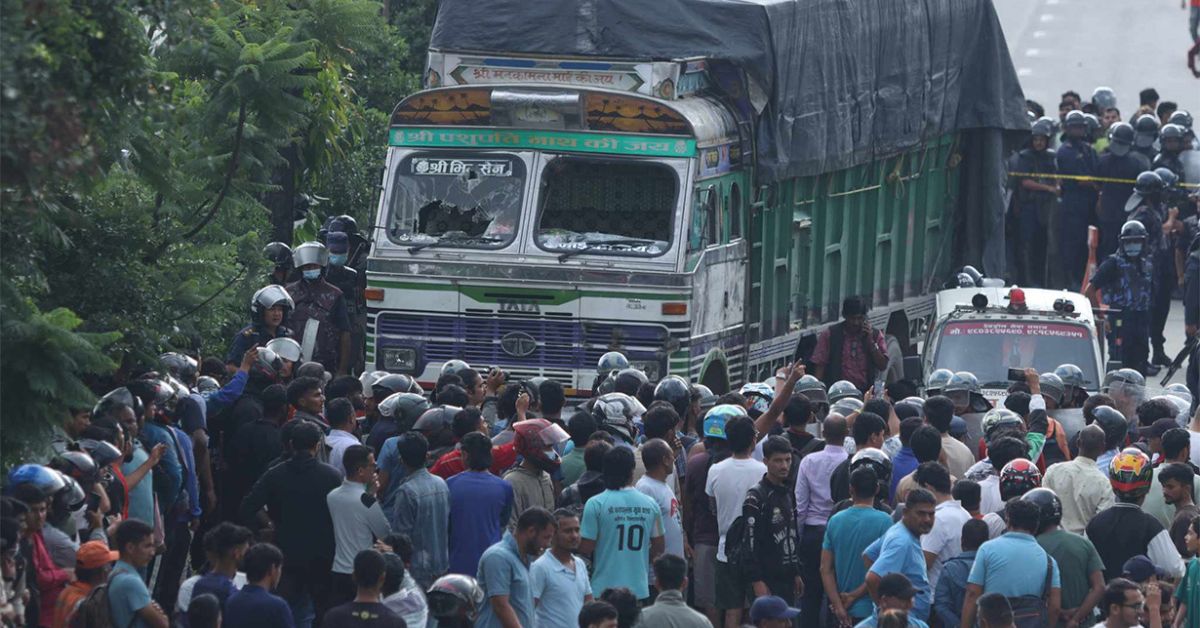 गठ्ठाघर दुर्घटना : तीव्र गतिमा आएको ट्रकले १०० मिटर परसम्म स्कुटरलाई घिसार्दा चालकको शरीर क्षतविक्षत