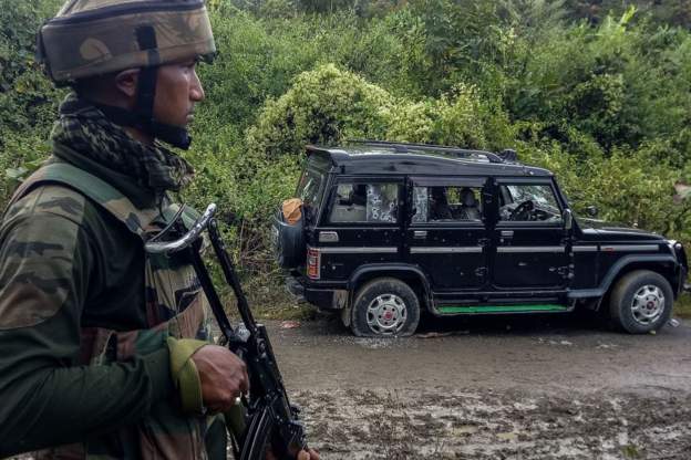 मणिपुरमा असम राइफल्सका सिपाहीले आफ्नै सहकर्मीमाथि गाेली चलाउँदा छ जना घाइते