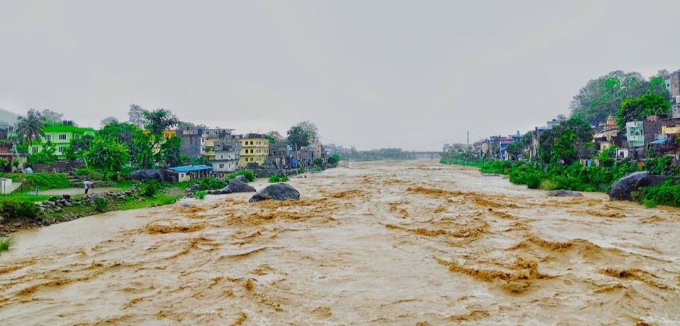 'आज र भोलि भारी वर्षा हुनसक्छ, ३४ जिल्ला जोखिमपूर्ण छन्, सतर्क रहनू'