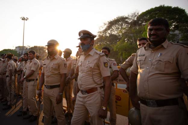 बम विस्फोट गराउने धम्कीपछि भारतको बैंगलुरुका २८ विद्यालय खाली गराइयो