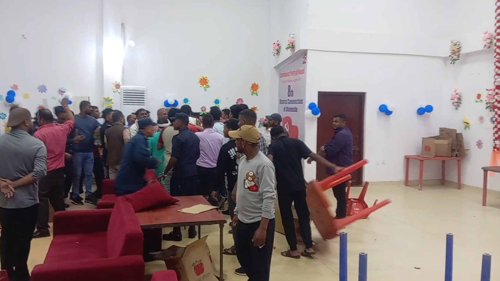 एमाले धनुषा अधिवेशनमा झडप, दुई नेताको टाउको फुट्यो
