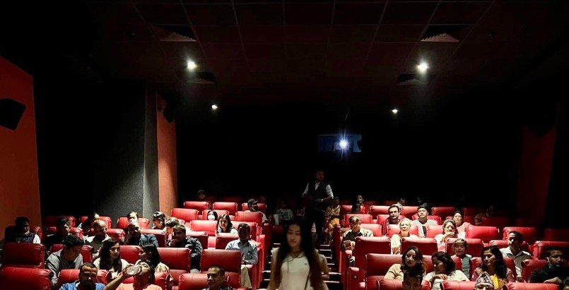 जब ‘के घर के डेरा’ हेर्न गएका दर्शक विश्वज्योतिको भर्याङमा थुनिए…
