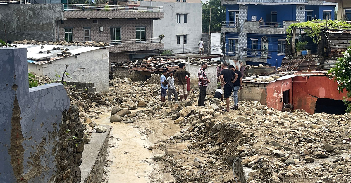 वर्षा लागेसँगै बुटवल चुरे पहिरोको पिरलोः आकाश गड्किँदा मन तर्सिन्छ स्थानीयको