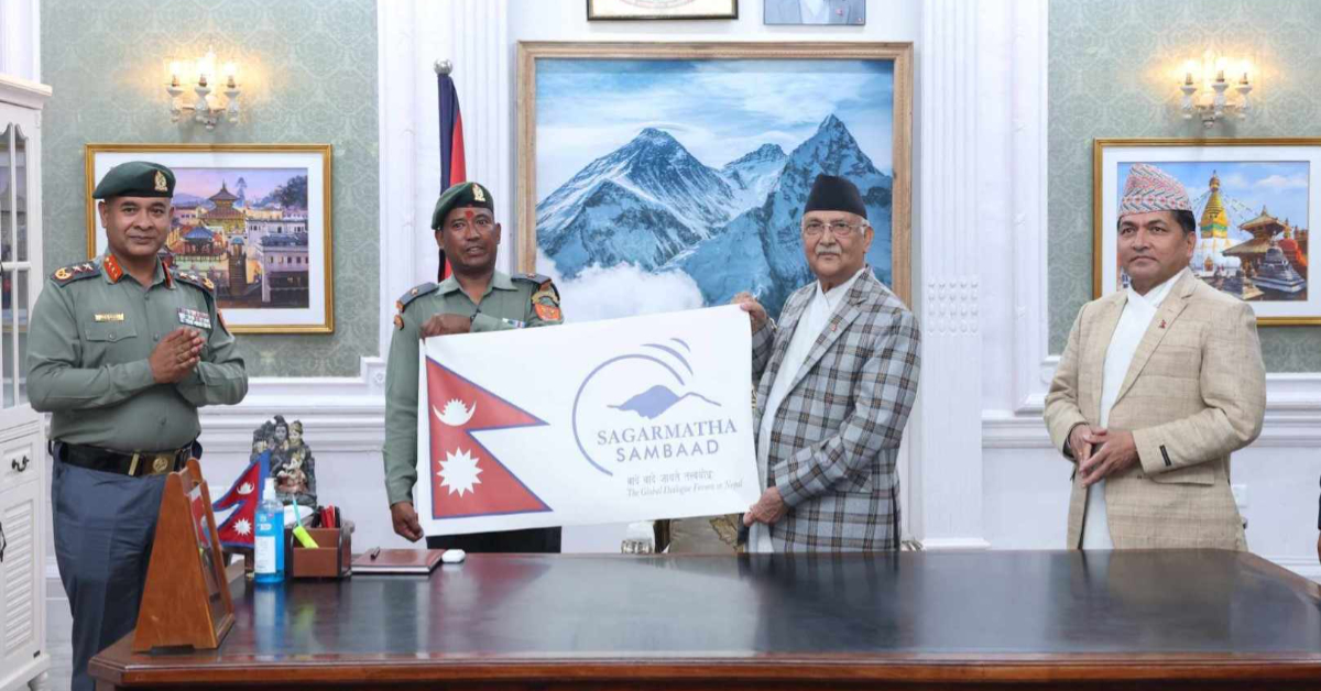 ‘सगरमाथा संवाद’को सन्देशसहित सशस्त्रका छन्त्यालले गरे सगरमाथाको सफल आरोहण