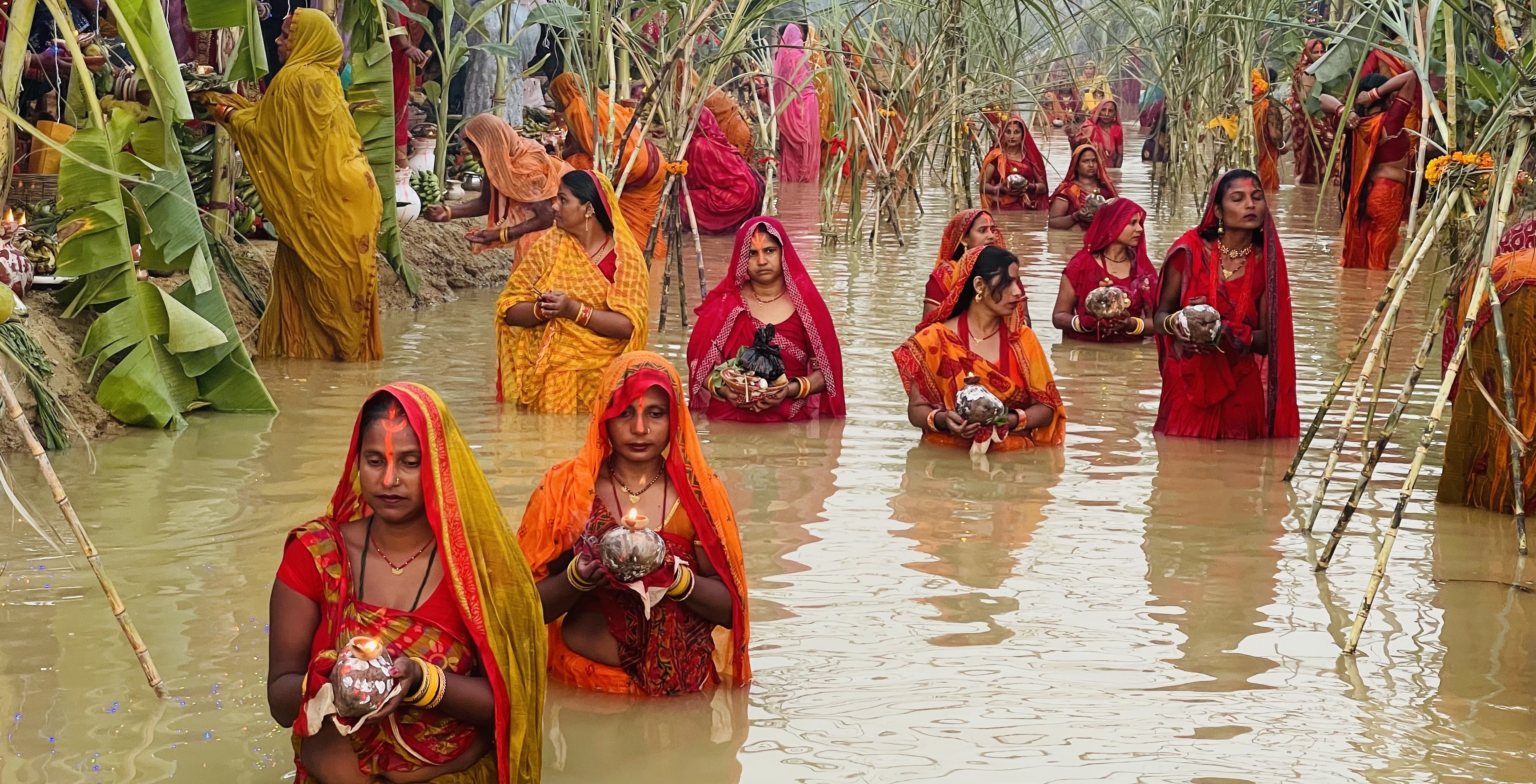 उदाउँदो सूर्यलाई अर्घ्य दिएसँगै छठ सम्पन्न