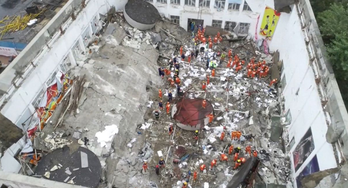 चीनको एक विद्यालयको जिम भवनको छत खस्दा कम्तीमा १० जनाको मृत्यु