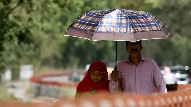 दिल्लीको तापक्रम  ५२.९ डिग्री, मौसम मन्त्रालयले भन्यो- ‘सेन्सर खराब’