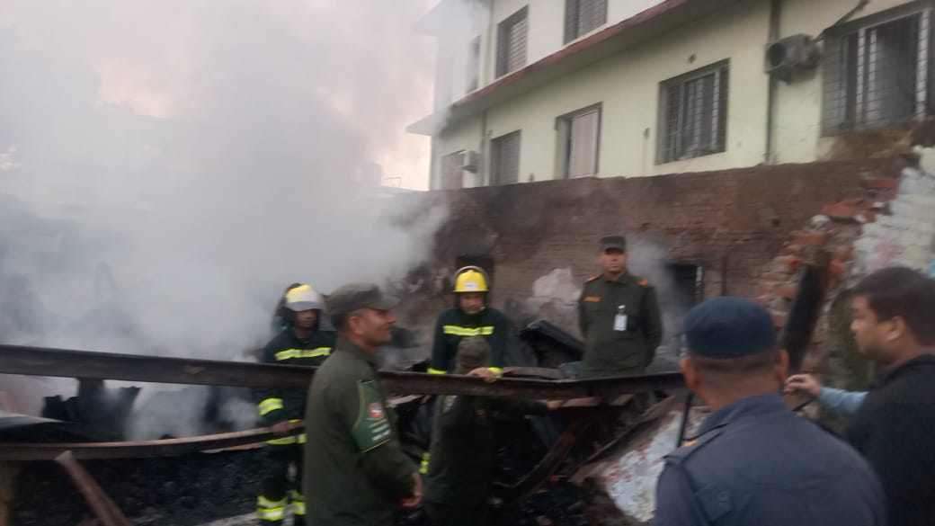 धनगढीमा जुत्ता गोदामबाट सुरू भएको आगलागीले अस्पताल नै जलायो