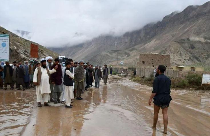 भीषण वर्षा र बाढीका कारण अफगानिस्तानमा कम्तीमा ५० जनाको मृत्यु, २ हजार घरहरू ध्वस्त