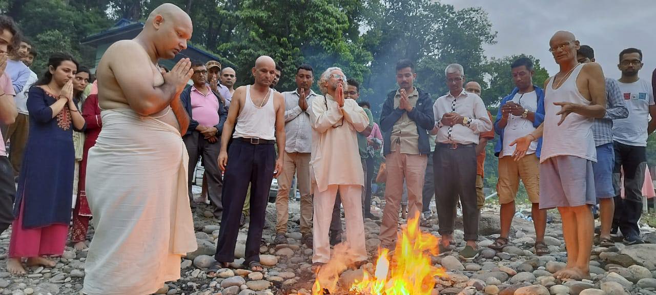 नारायणी पुलबाट हामफालेका बुटवलका व्यवसायी ढकालको कुशको शव बनाएर दाहसंस्कार