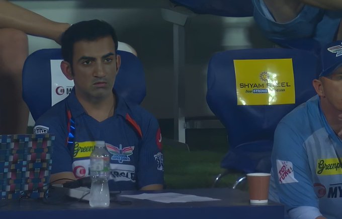 धोनीले दुई छक्का हान्दा ट्रोल भयो गौतमको ठुस्स परेको फोटो