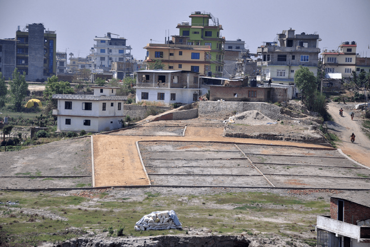 इजाजत पत्र नलिई घरजग्गा कारोबार गरे १० लाख जरिवाना