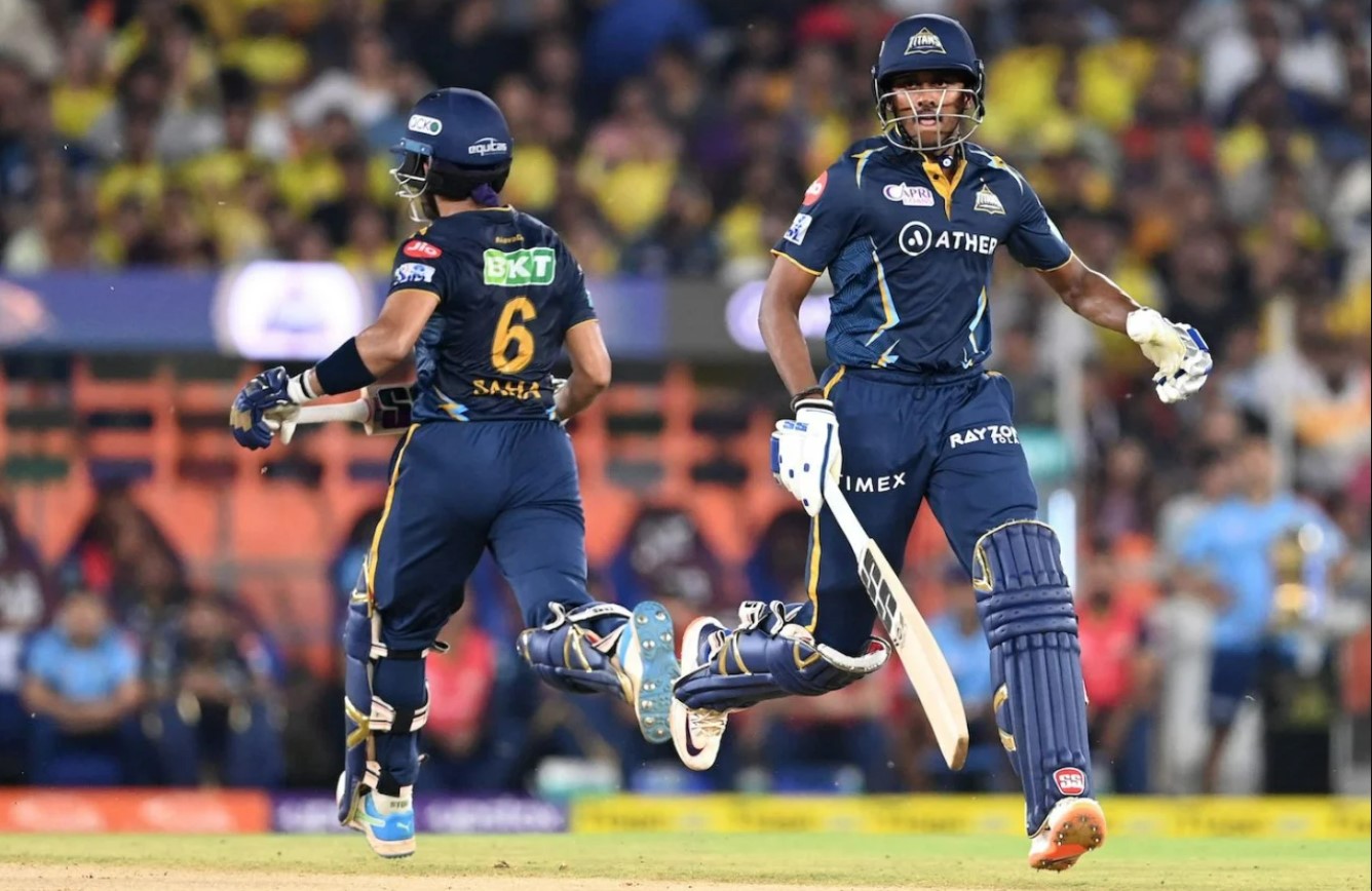 आईपीएल फाइनलमा चेन्नईलाई गुजरातको २१५ रनको लक्ष्य