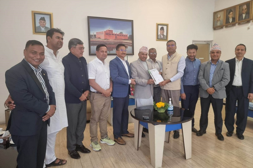 गभर्नर भेटेर रियलस्टेट व्यवसायीले भने'  घर-जग्गामा खुकुलो नीति लिनुपर्‍यो'