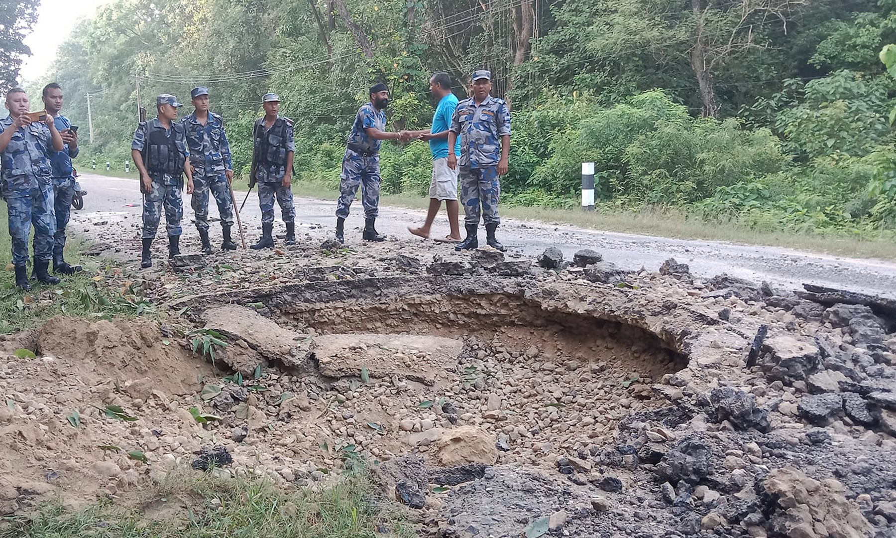 बाँकेस्थित पूर्वपश्चिम राजमार्गमा बम विस्फोट, द्वन्द्वकालिन माइन हुनसक्ने आशंका