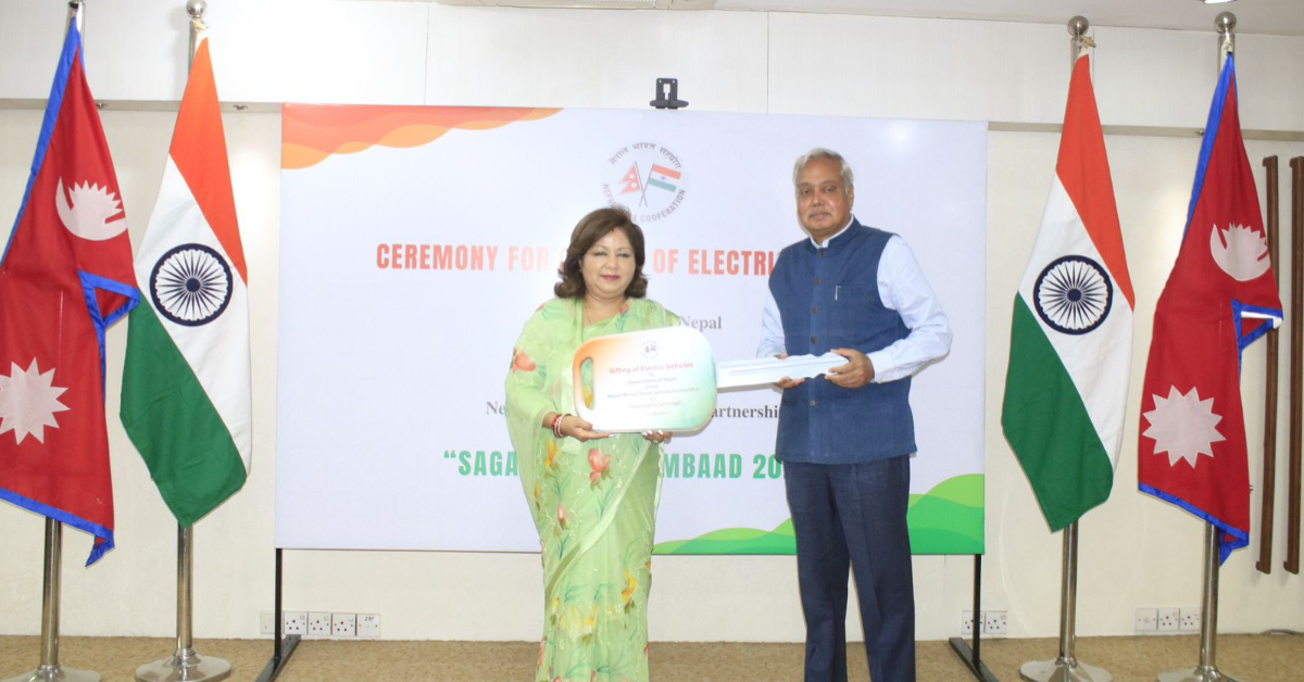 सगरमाथा संवादका लागि भारतले नेपाललाई दियो १५ वटा विद्युतीय गाडी