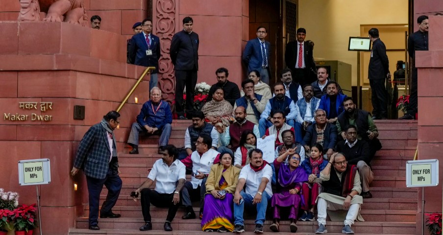 लगातार संसद अवरोध गरेपछि भारतमा विपक्षी दलका ७८ सांसद् निलम्बित