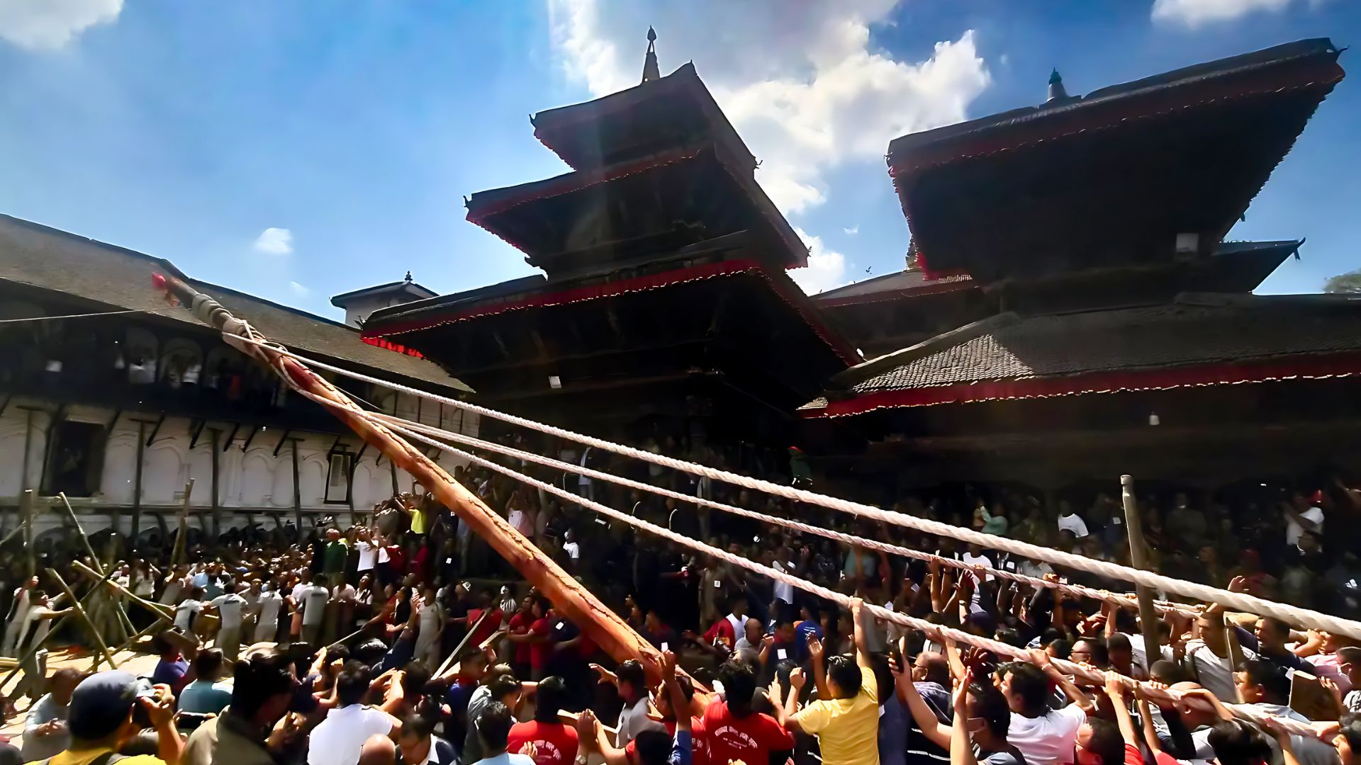 लिंगो ठड्याएसँगै शुरू भयो इन्द्रजात्रा