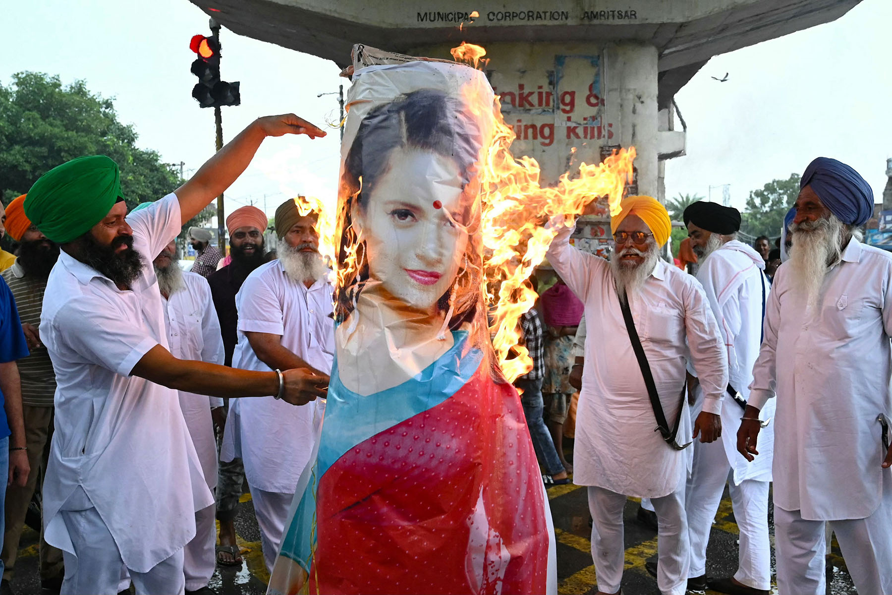 इन्दिरा गान्धी बनेकी कंगनाको फिल्म ‘इमर्जेन्सी’ संकटमा, पन्जाबमा सुरु भयो विरोध