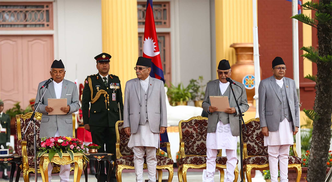 राष्ट्रपतिले ओलीलाई प्रधानमन्त्रीको शपथ सुरु गरे लगत्तै प्रचण्डले मुन्टो बटारे