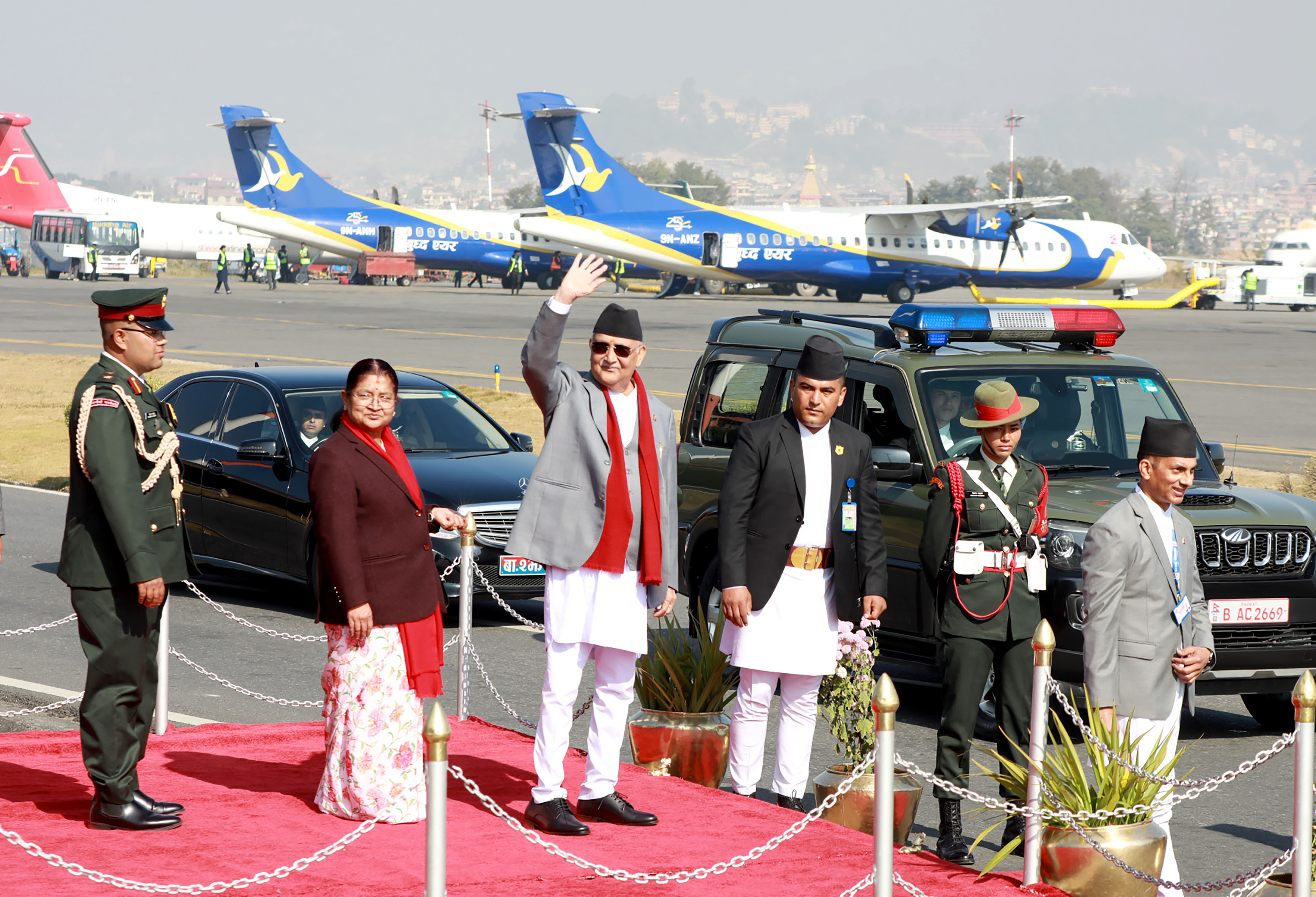 चीन उडे प्रधानमन्त्री ओली