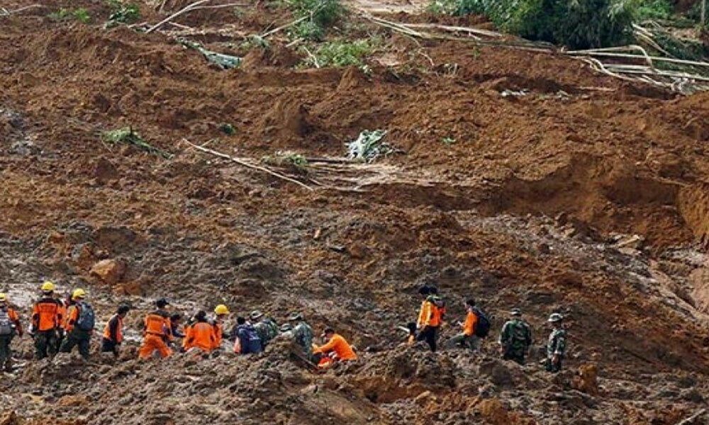 भारतमा पहिरोमा परेर तीन जनाको मृत्यु, सोह्र जना बेपत्ता