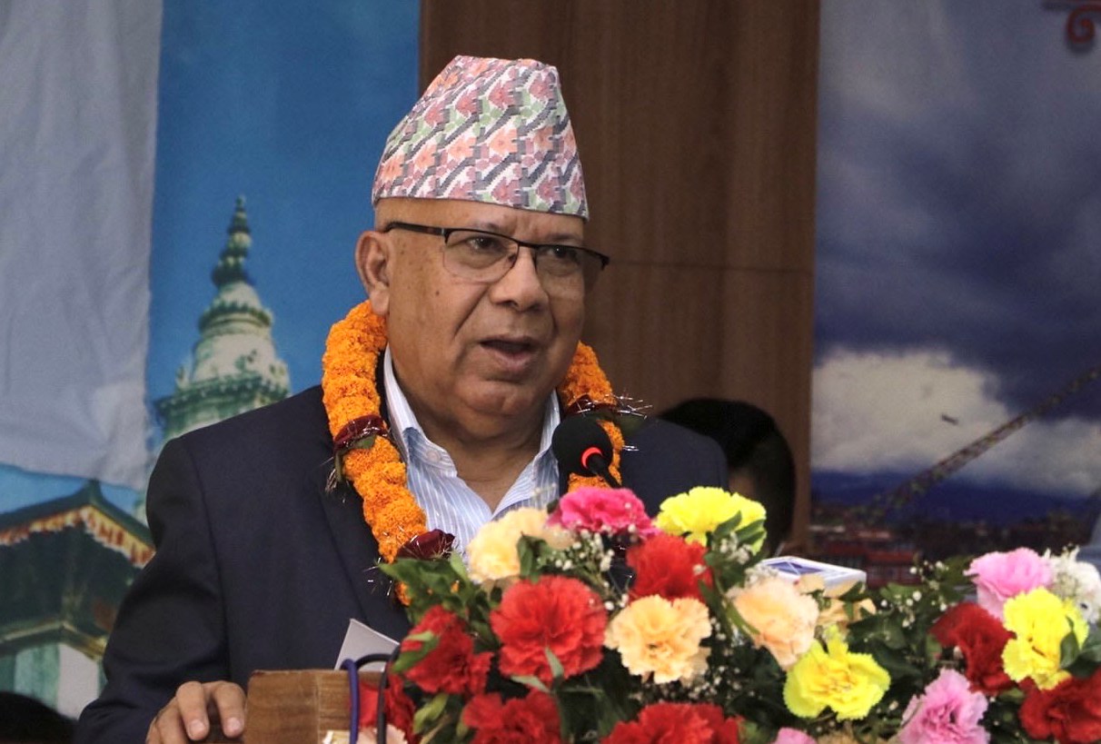 सगरमाथा आरोहणको ७० वर्षे कार्यक्रममा भाग लिन माधव नेपाल न्युजिल्याण्ड जाँदै