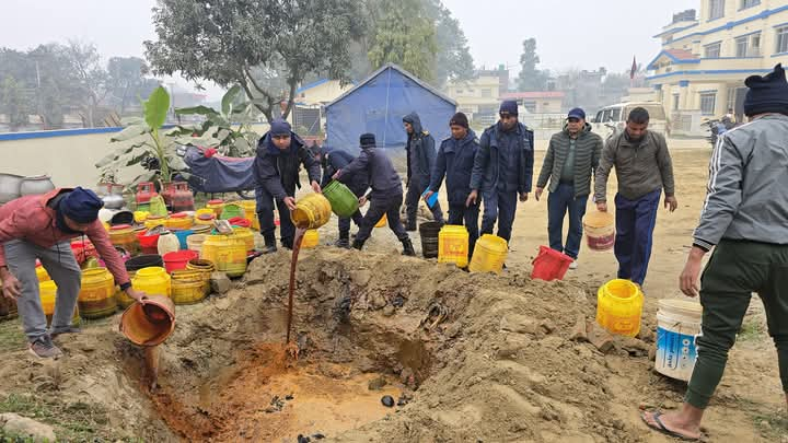 घरेलु मदिराले गाउँघरमा झैझगडा हुने कारण देखाएर रौतहटमा प्रहरीले भट्टी नष्ट गर्यो