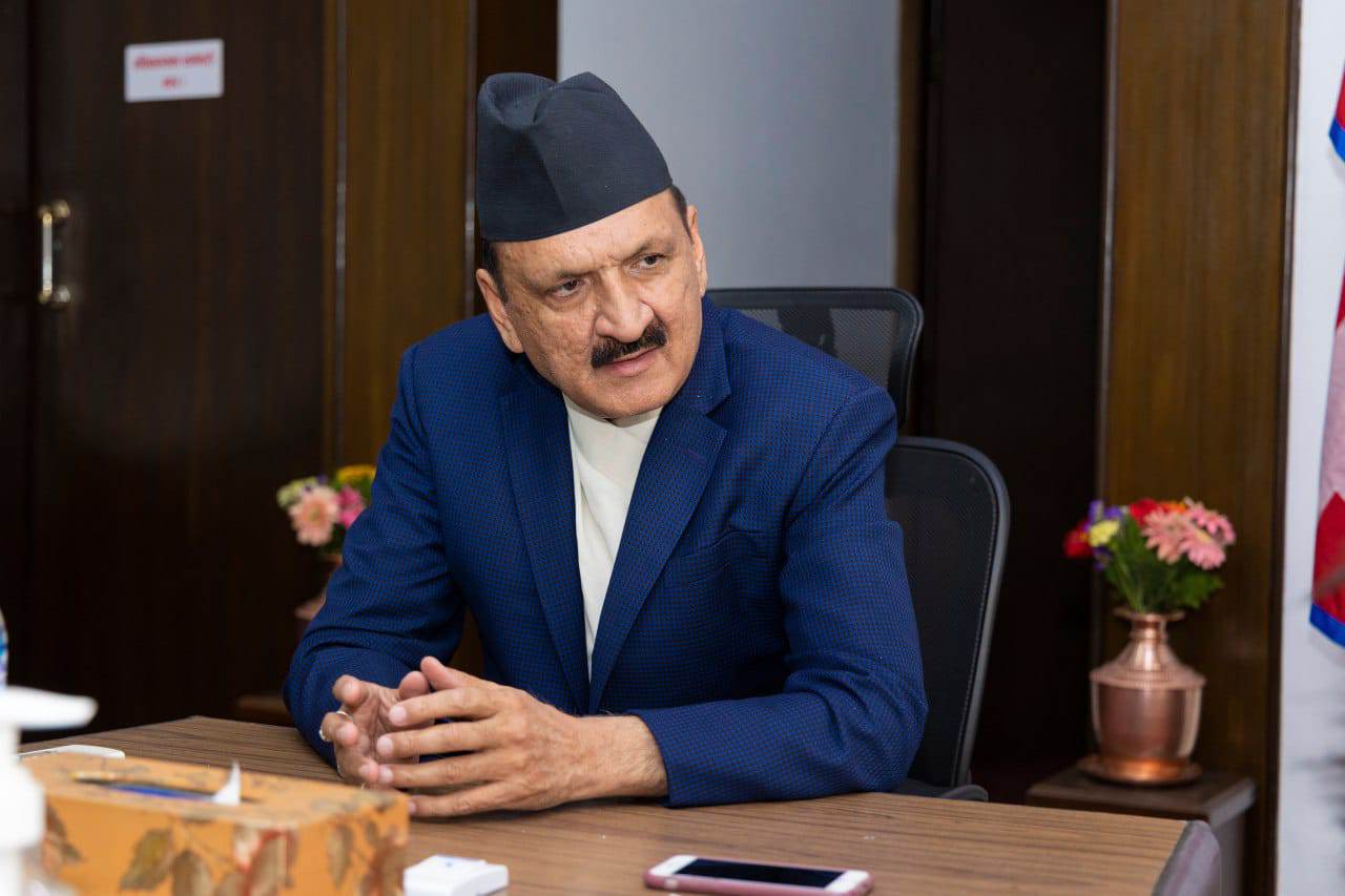 सरकार र निजी क्षेत्र मिलेर अर्थतन्त्रमा देखिएका अप्ठ्यारा हटाउनुपर्छ : अर्थमन्त्री डा. महत