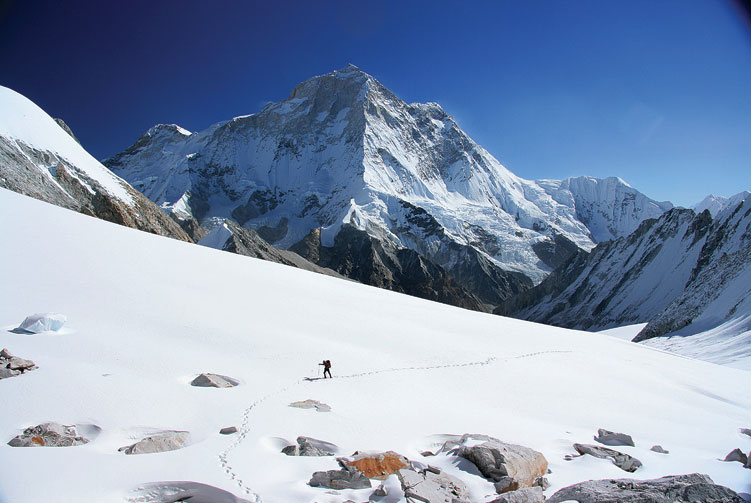 मकालु बेसक्याम्पमा लेक लागेर एक जनाको मृत्यु