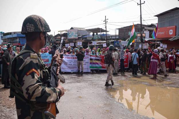 हिन्दू मेइतेई र इसाई कुकीबीचको लडाइँपछि मणिपुरमा विद्यालय र इन्टरनेट सेवा सुरू