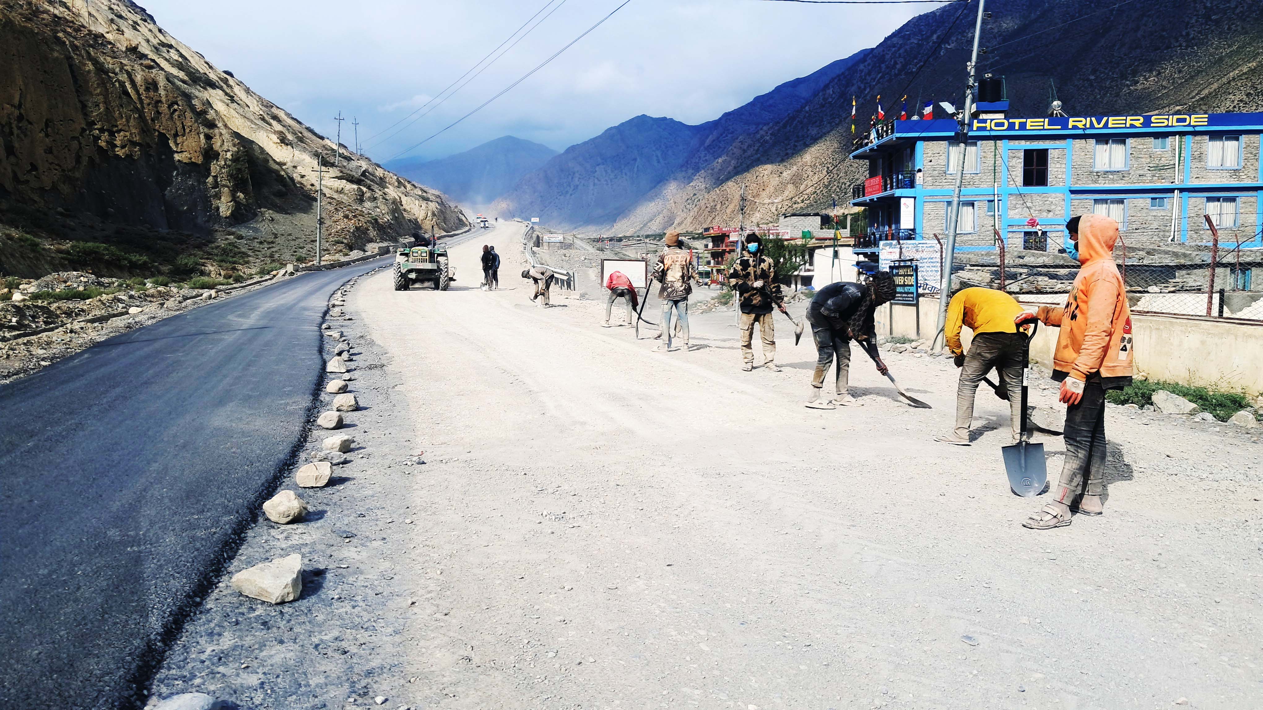कालोपत्र हुँदै मार्फा-जोमसोम सडक