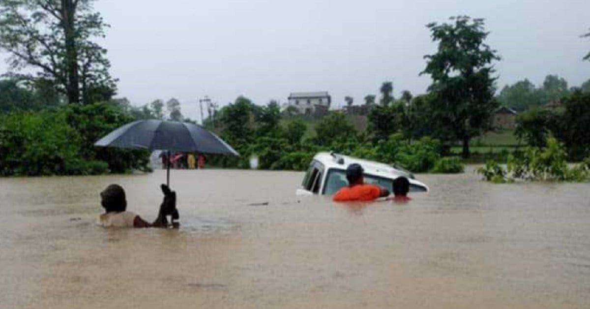 बाँध फुटेको हेर्न गएका मेयरको गाडी भासिएपछि...