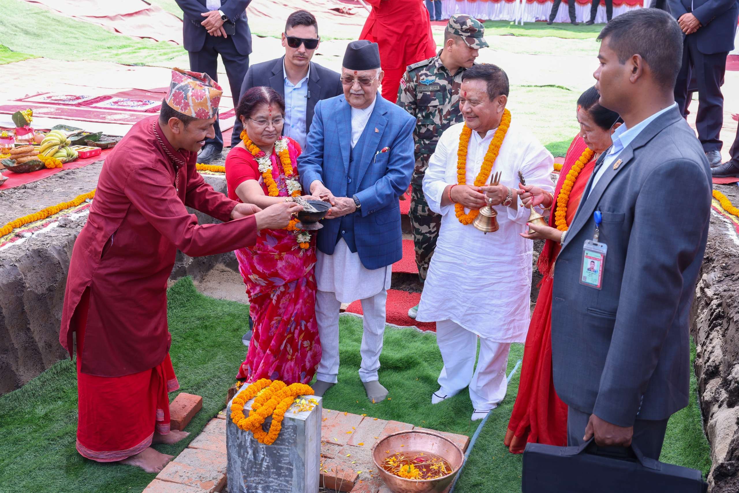 बाढीले अलपत्र परेको एमालेलाई मीनबहादुरले गरे उद्धार, पार्टी भवन बनाउन साढे १० रोपनी जग्गा दान